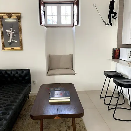2, Old Town Charm Apartment Lagos