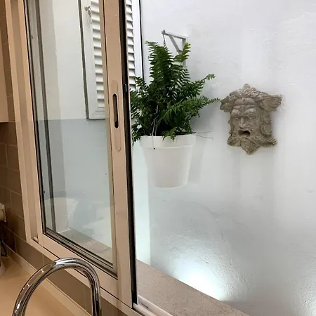 Daire 2, Old Town Charm Lagos